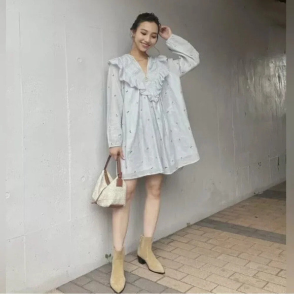 Zara Daisy Floral Embroidered Ruffle Neckline Cotton Mini Dress Light Blue XS - Picture 2 of 11